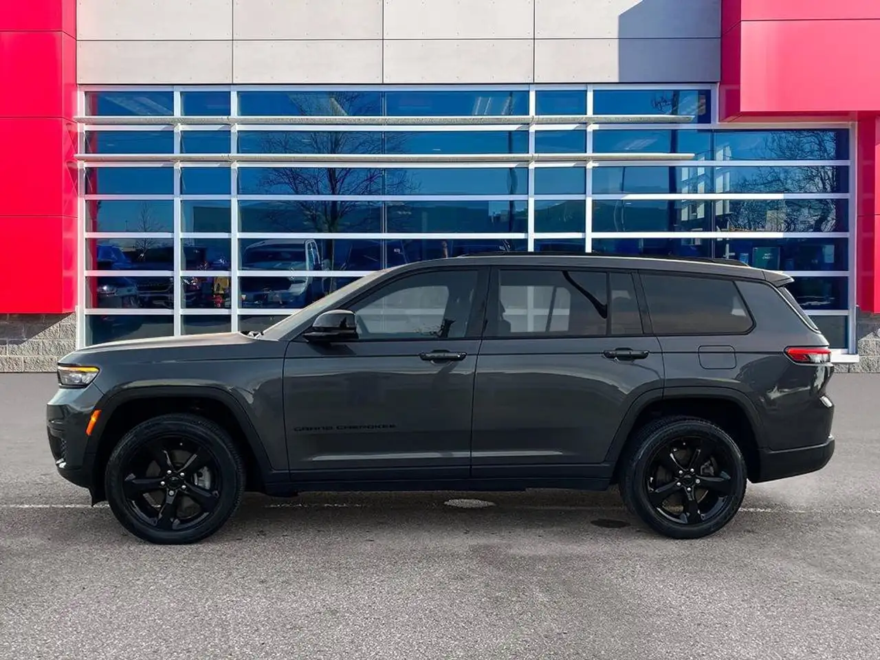 Jeep Grand Cherokee - Image 2