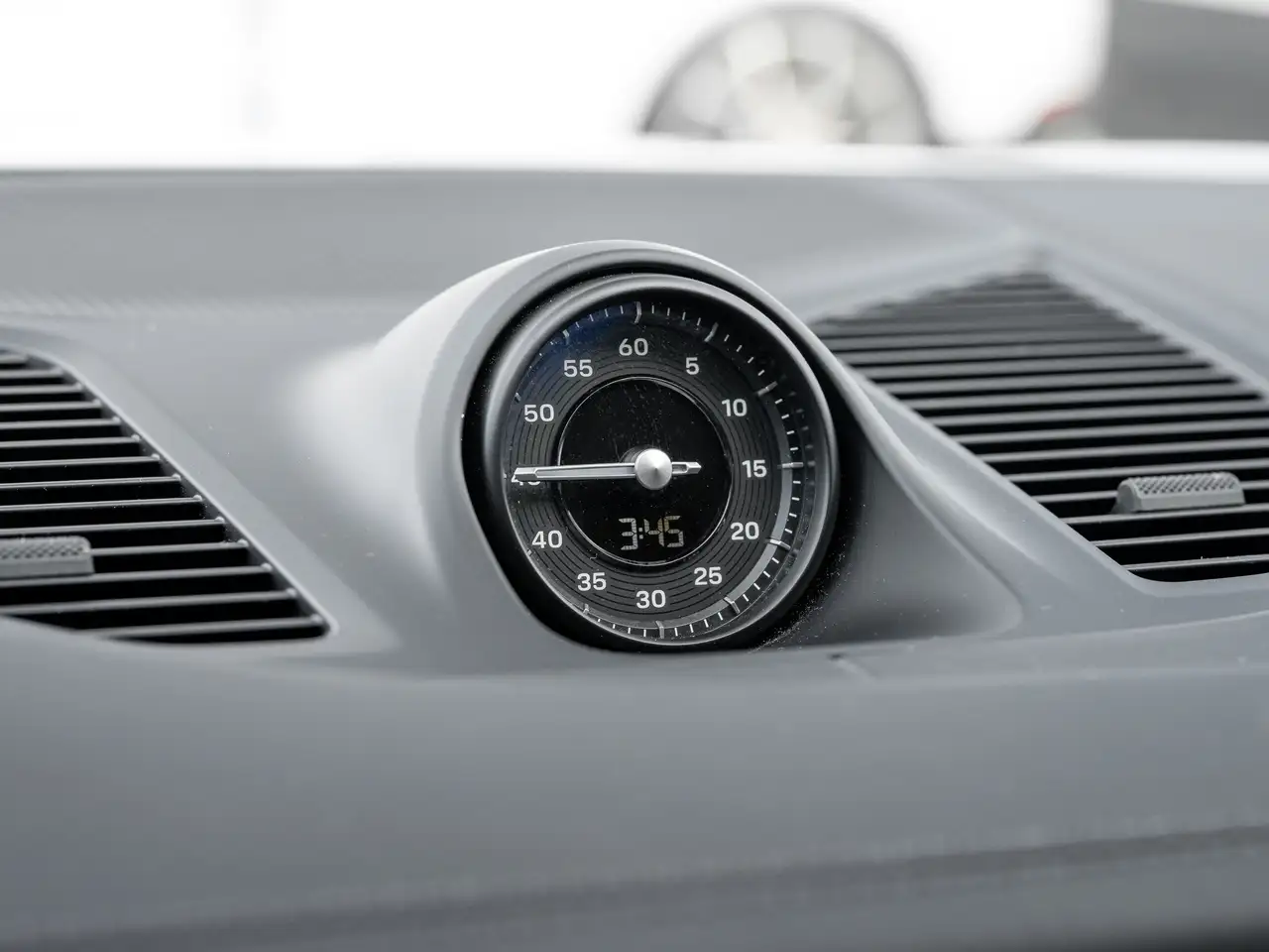 Porsche Cayenne - Image 26