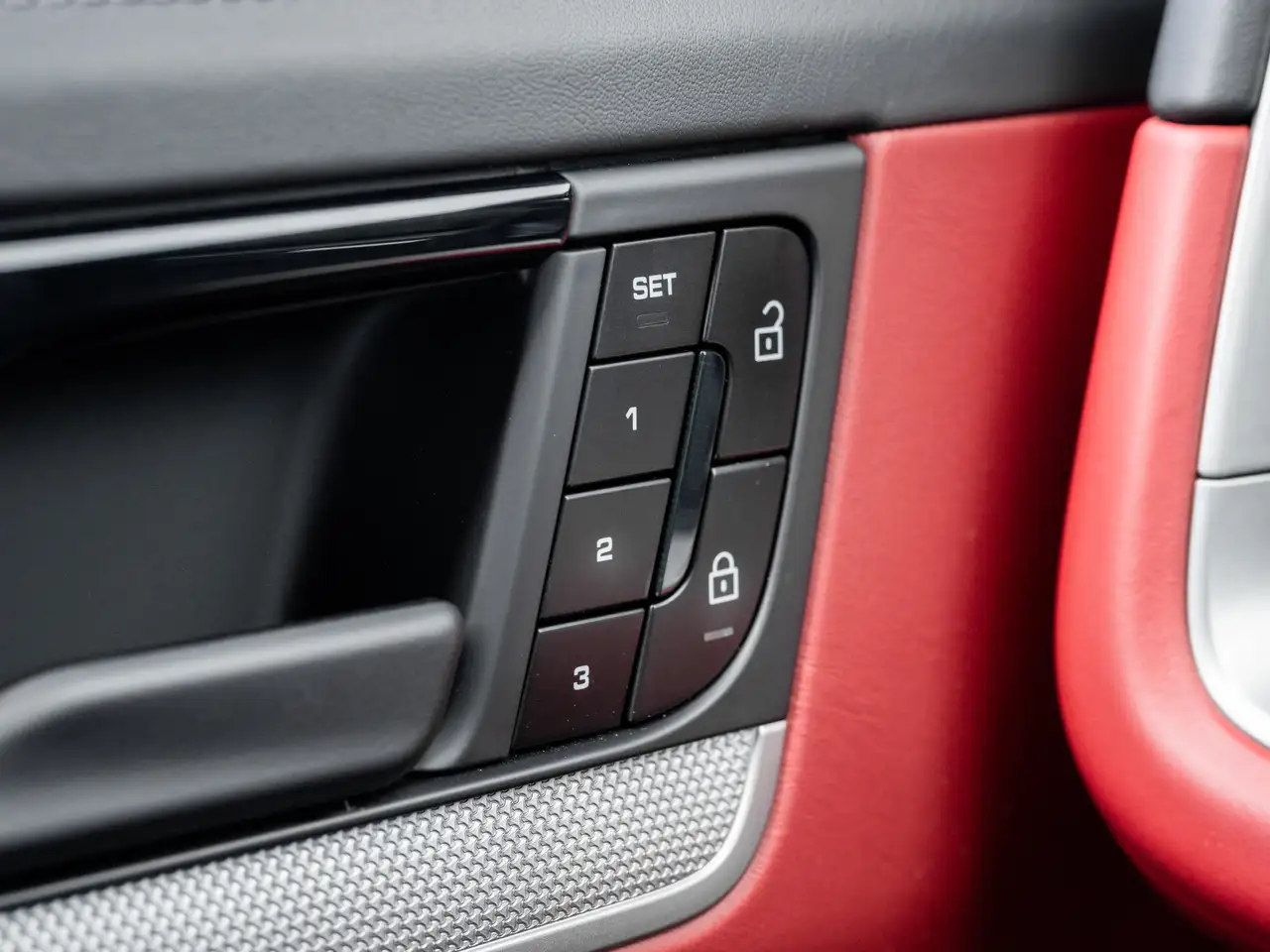 Porsche Cayenne - Image 22