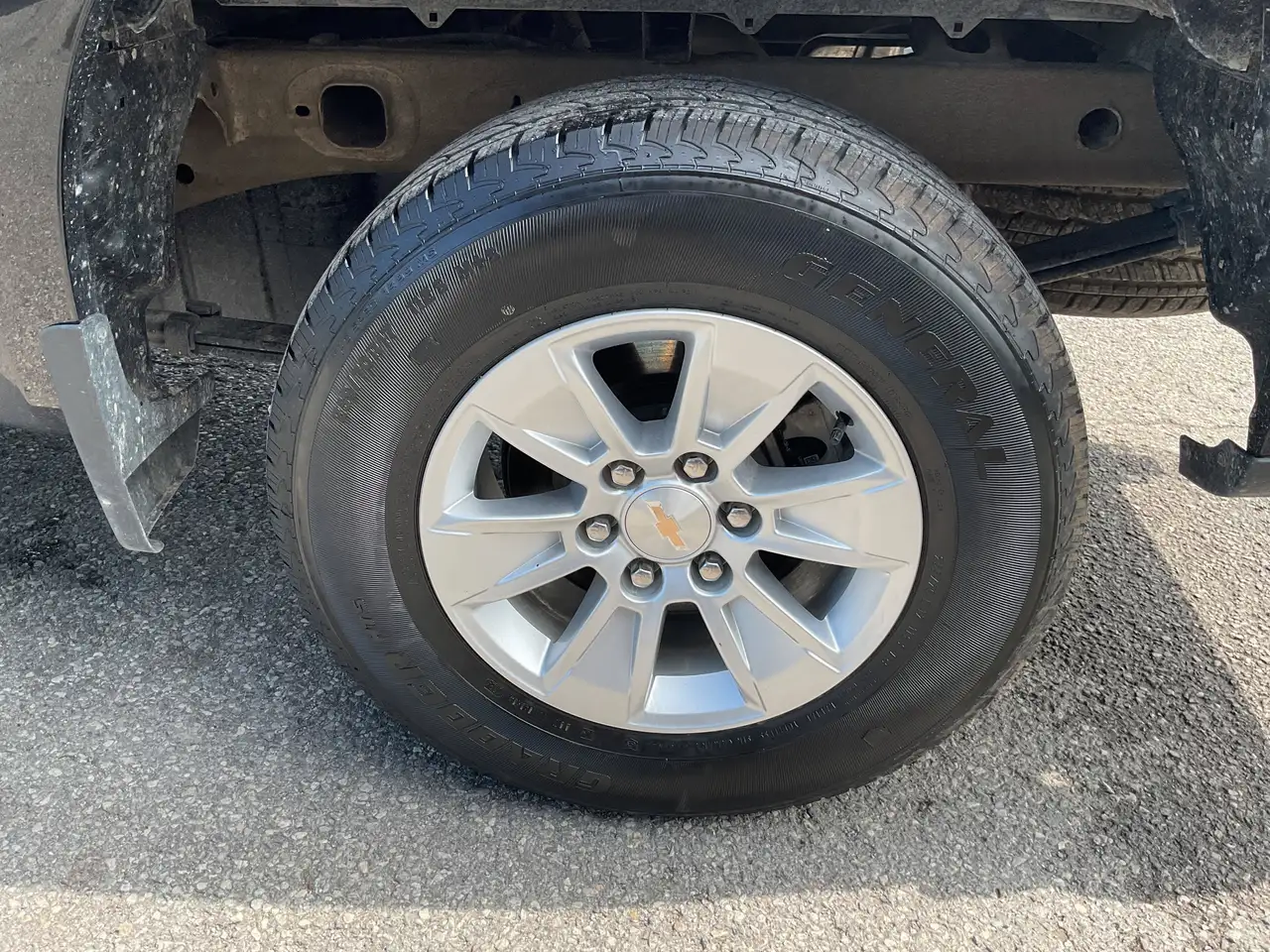 Chevrolet Silverado 1500 - Image 12