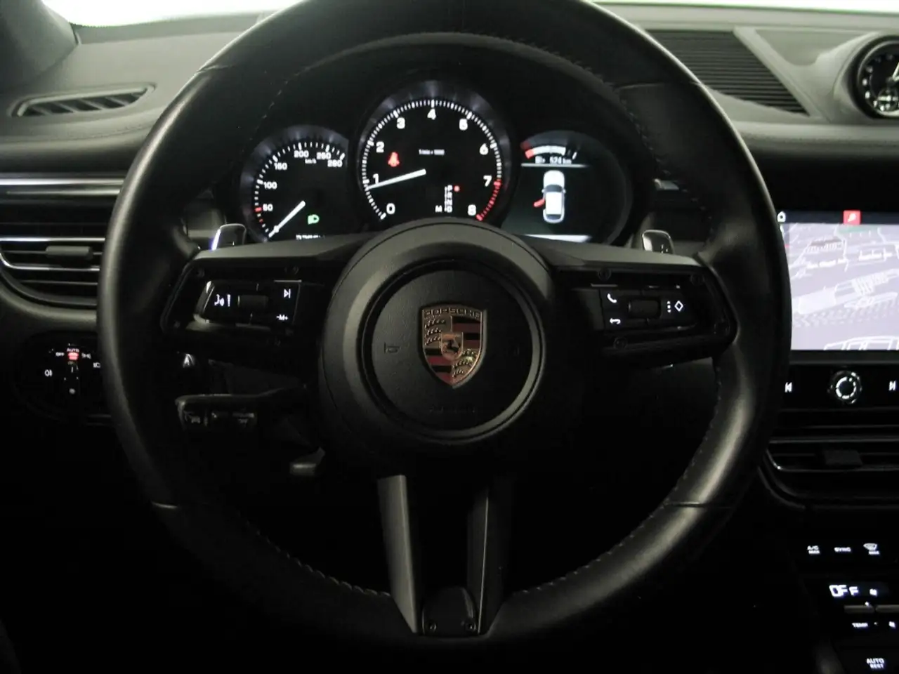 Porsche Macan - Image 19