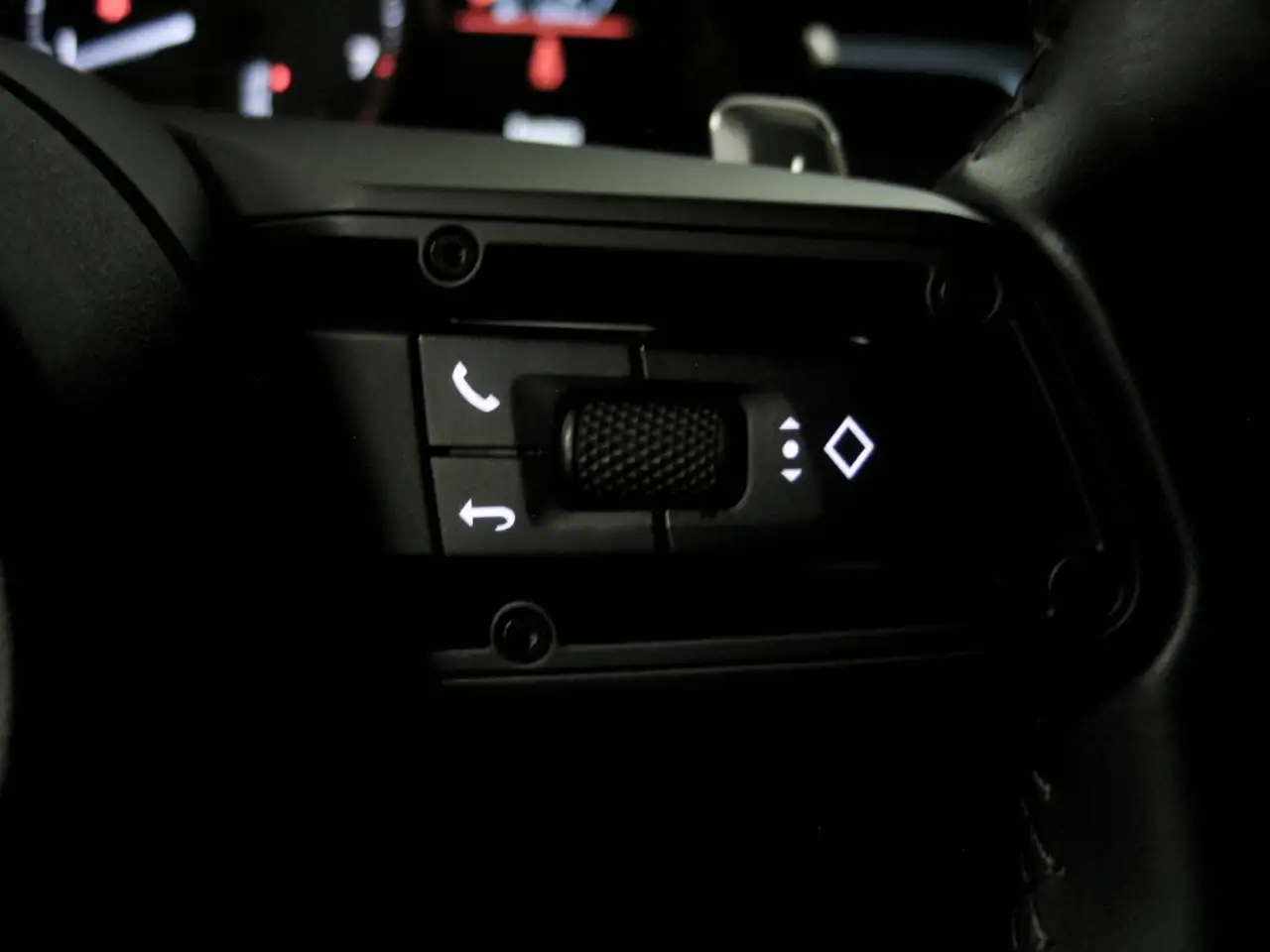 Porsche Macan - Image 16