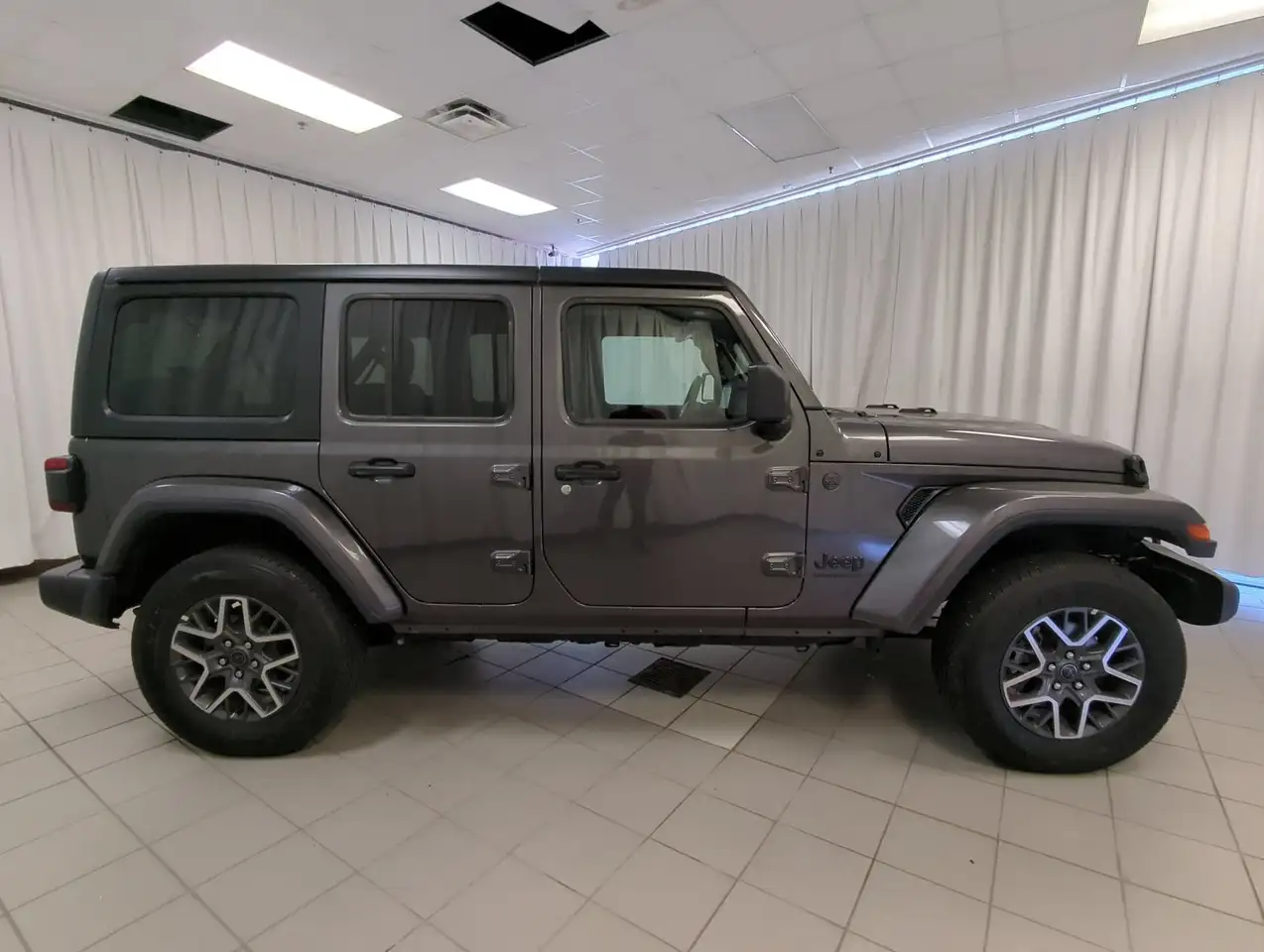 Jeep Wrangler - Image 9