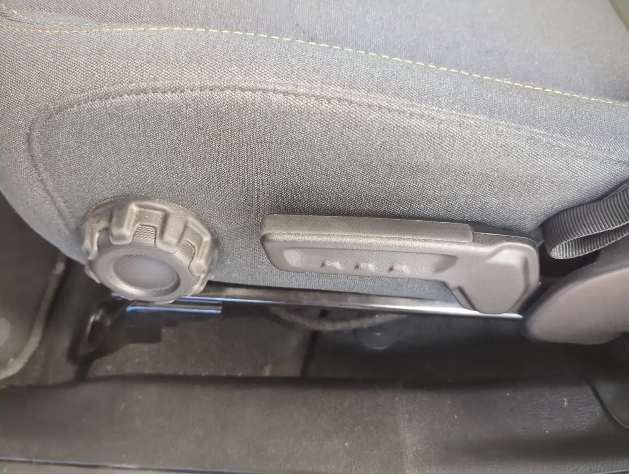 Jeep Wrangler - Image 12