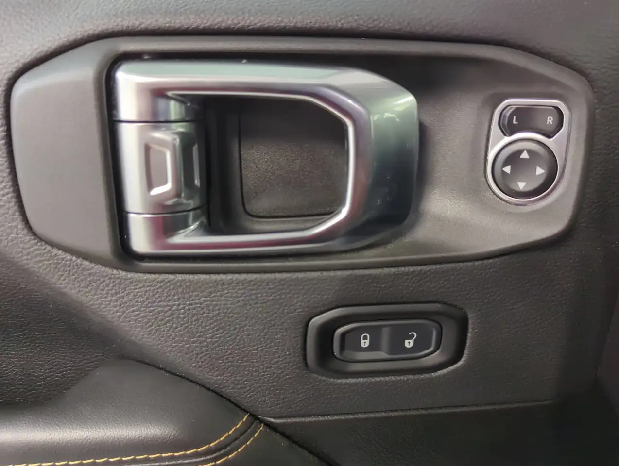 Jeep Wrangler - Image 13