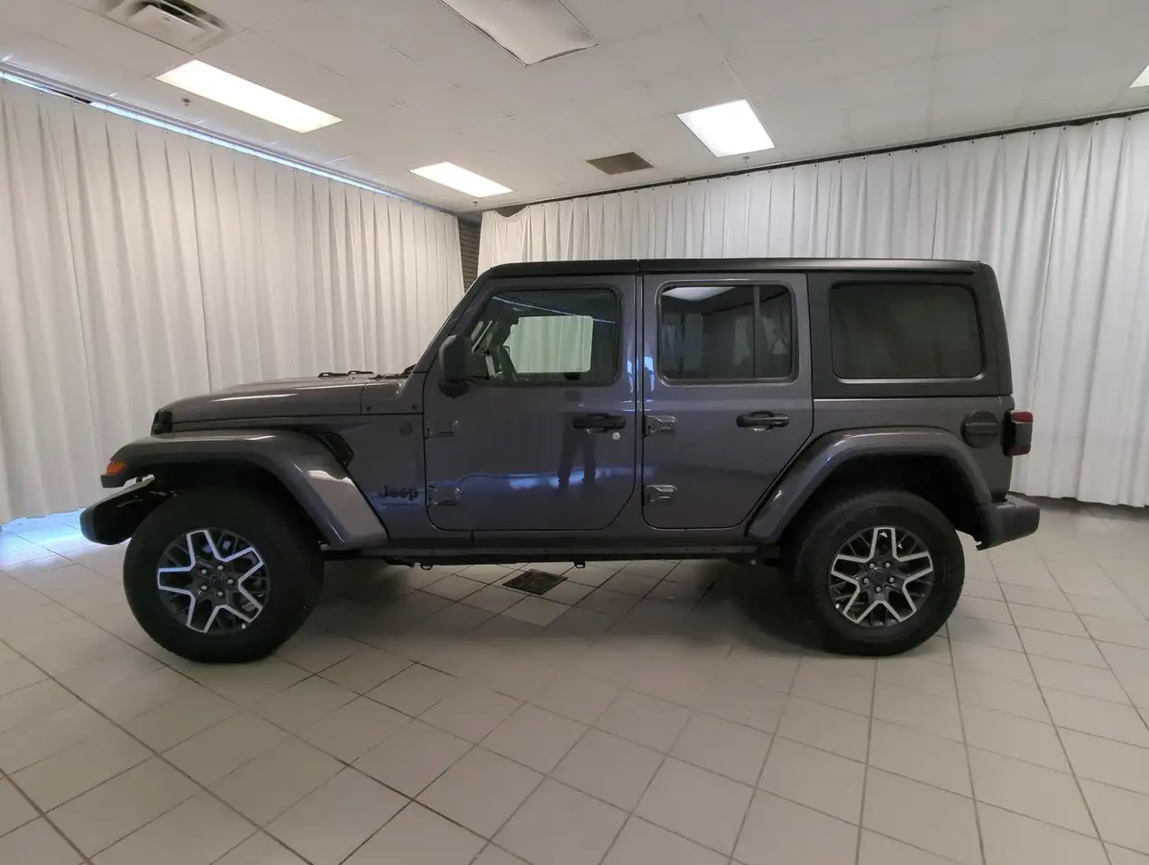 Jeep Wrangler - Image 5