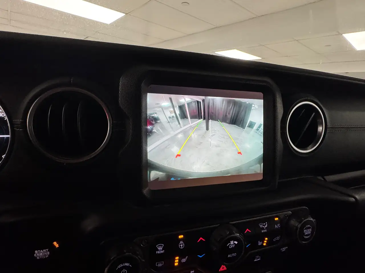 Jeep Wrangler - Image 26