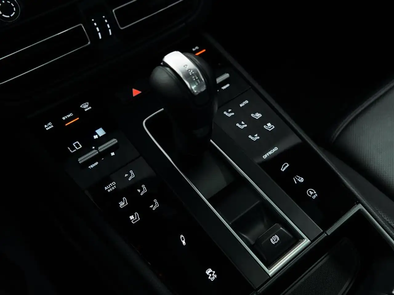 Porsche Macan - Image 36