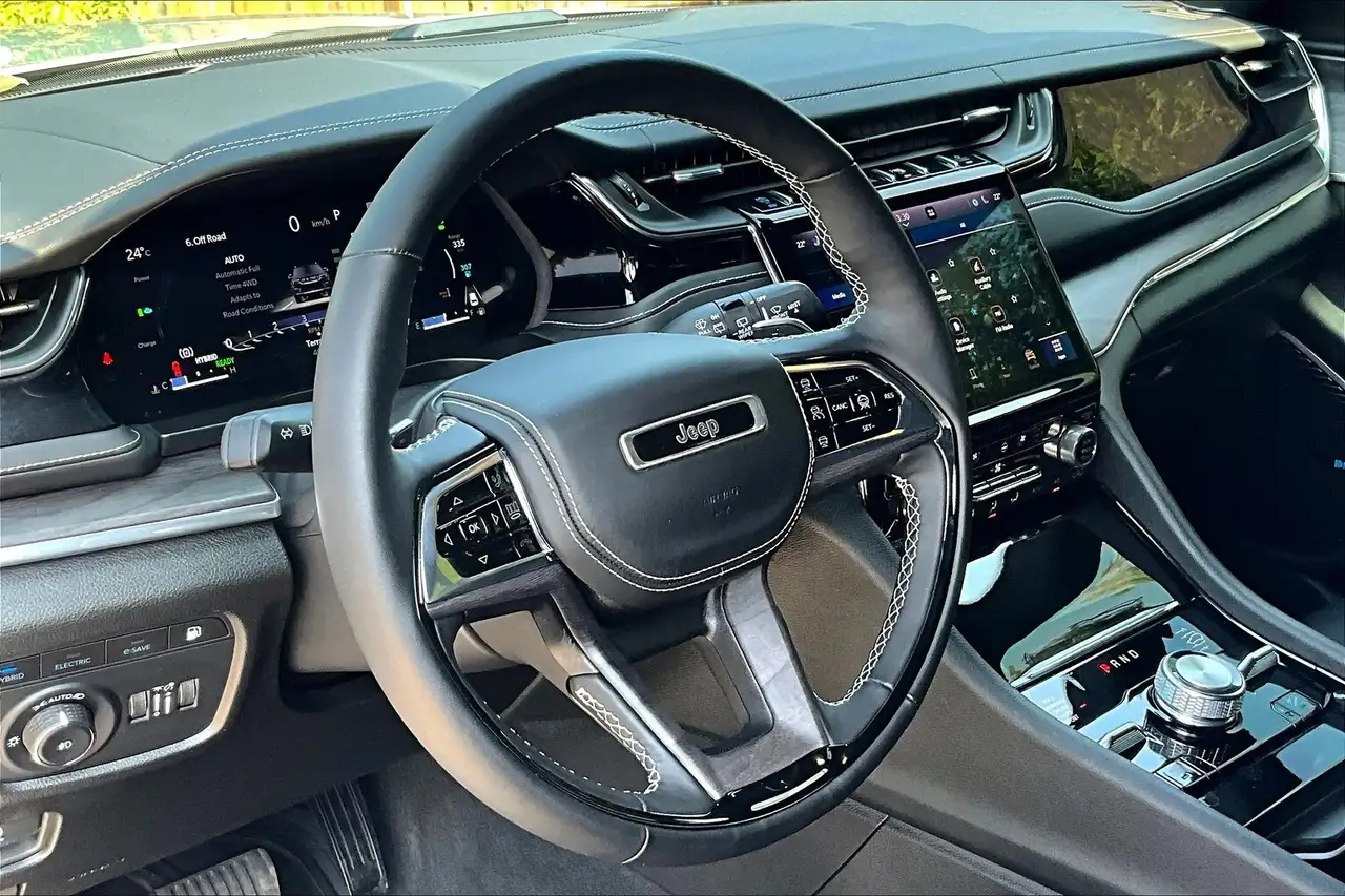 Jeep Grand Cherokee - Image 13