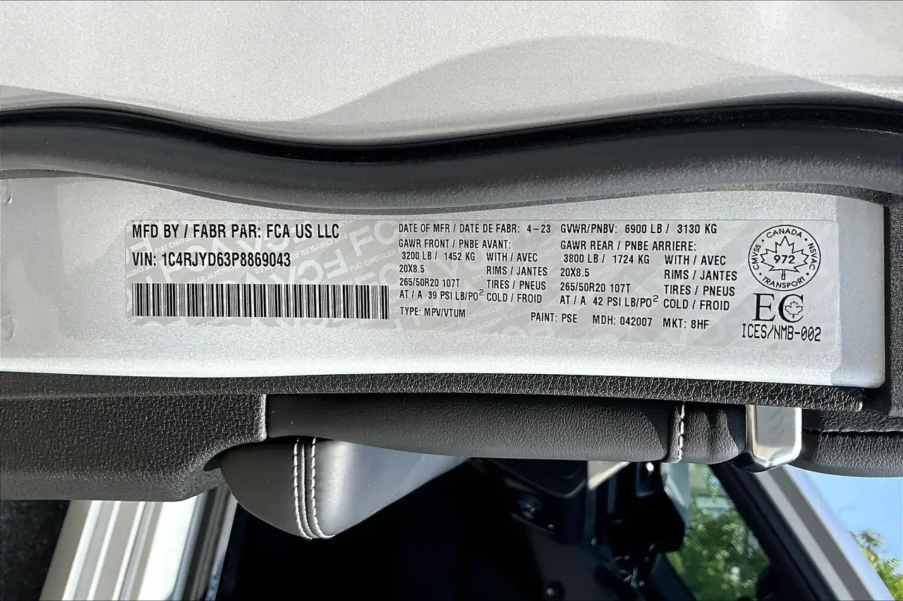 Jeep Grand Cherokee - Image 34