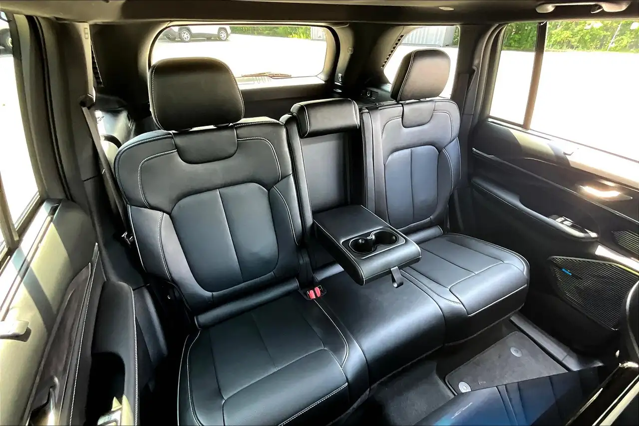 Jeep Grand Cherokee - Image 27