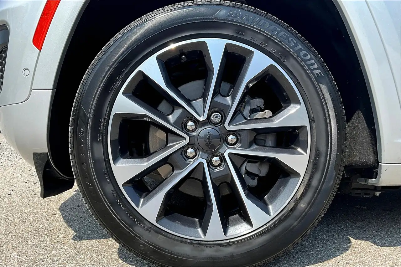 Jeep Grand Cherokee - Image 8