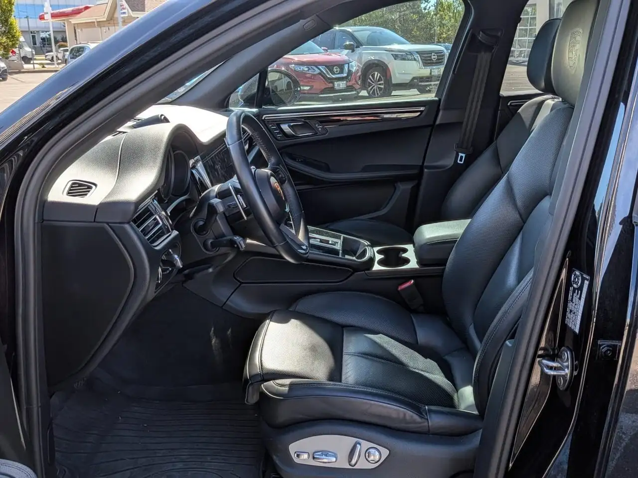 Porsche Macan - Image 9