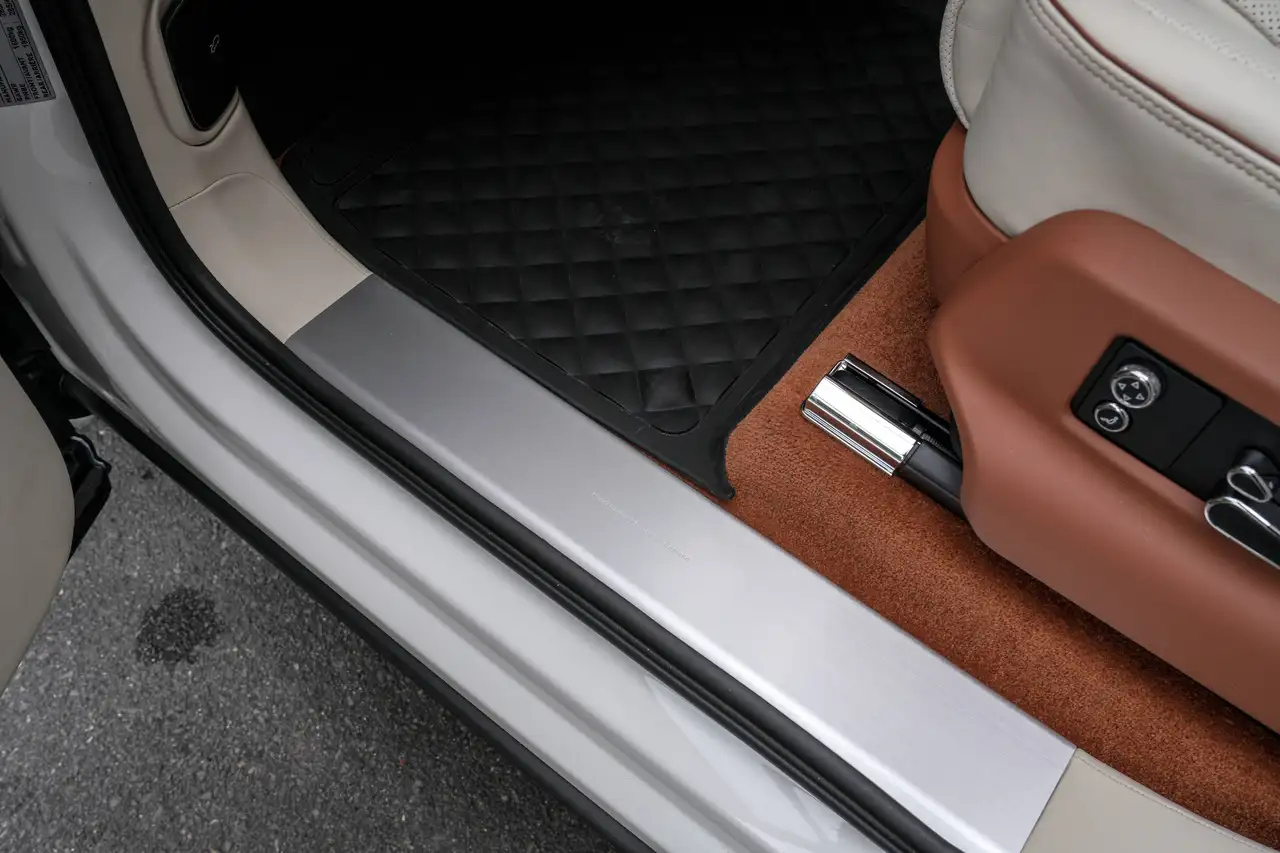 Bentley Bentayga - Image 14