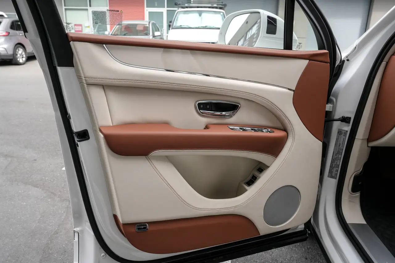 Bentley Bentayga - Image 10