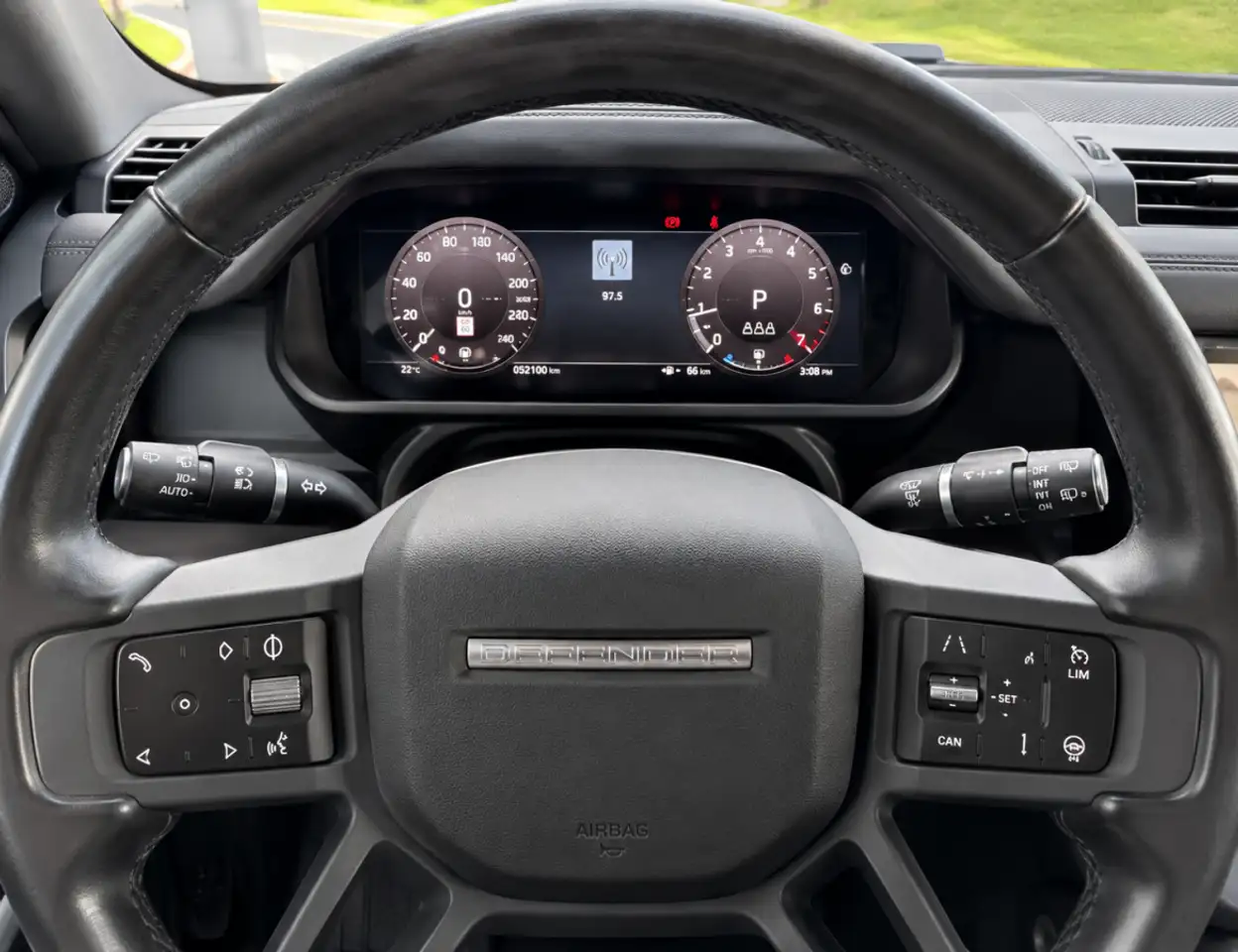 Land Rover Defender - Image 15