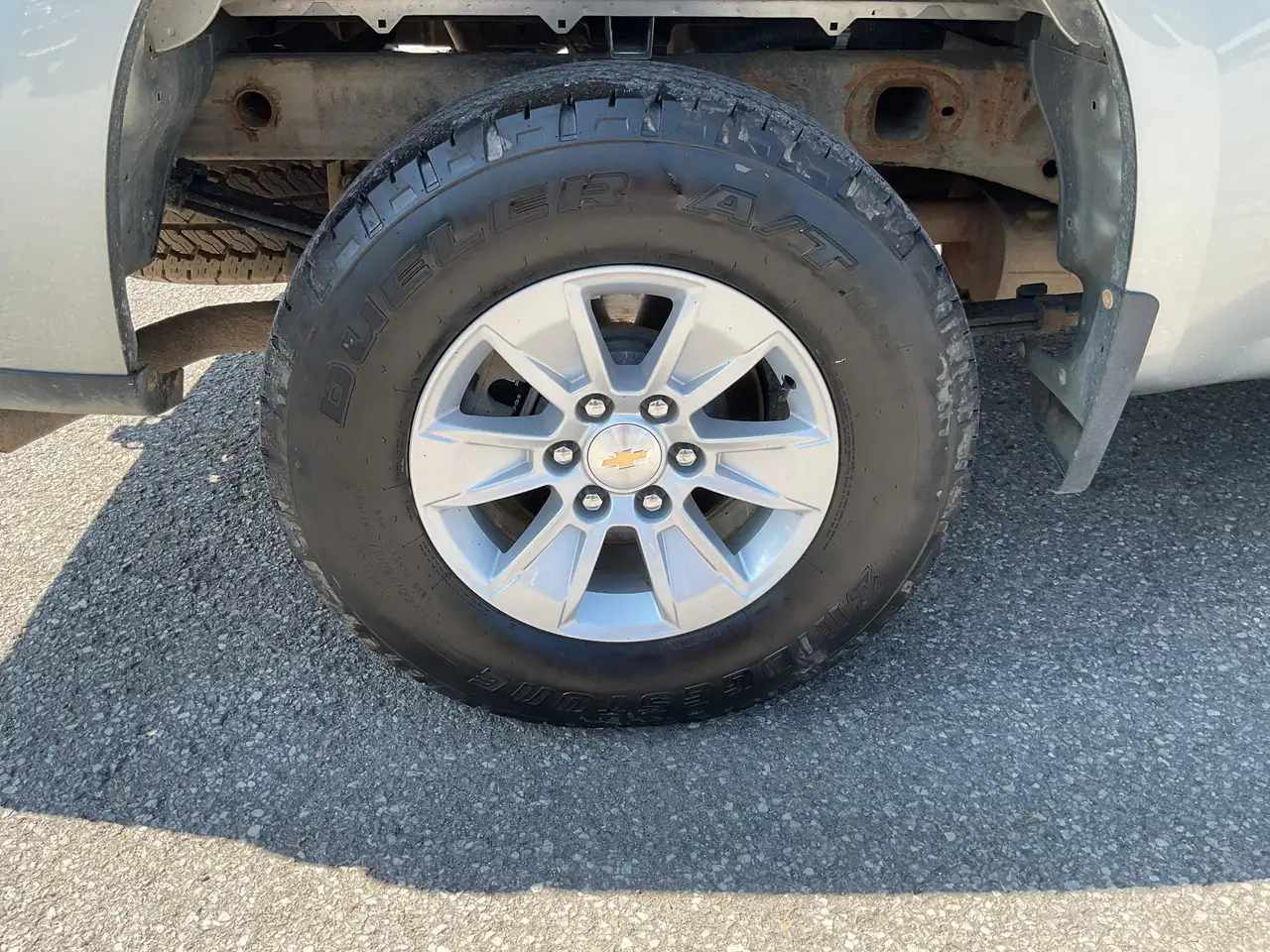 Chevrolet Silverado 1500 - Image 12