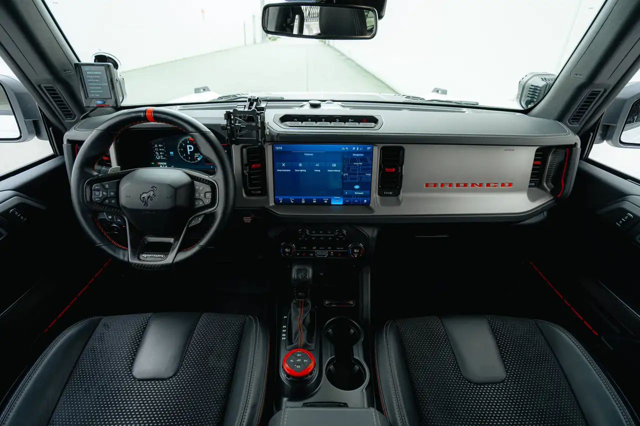 Ford Bronco - Image 14