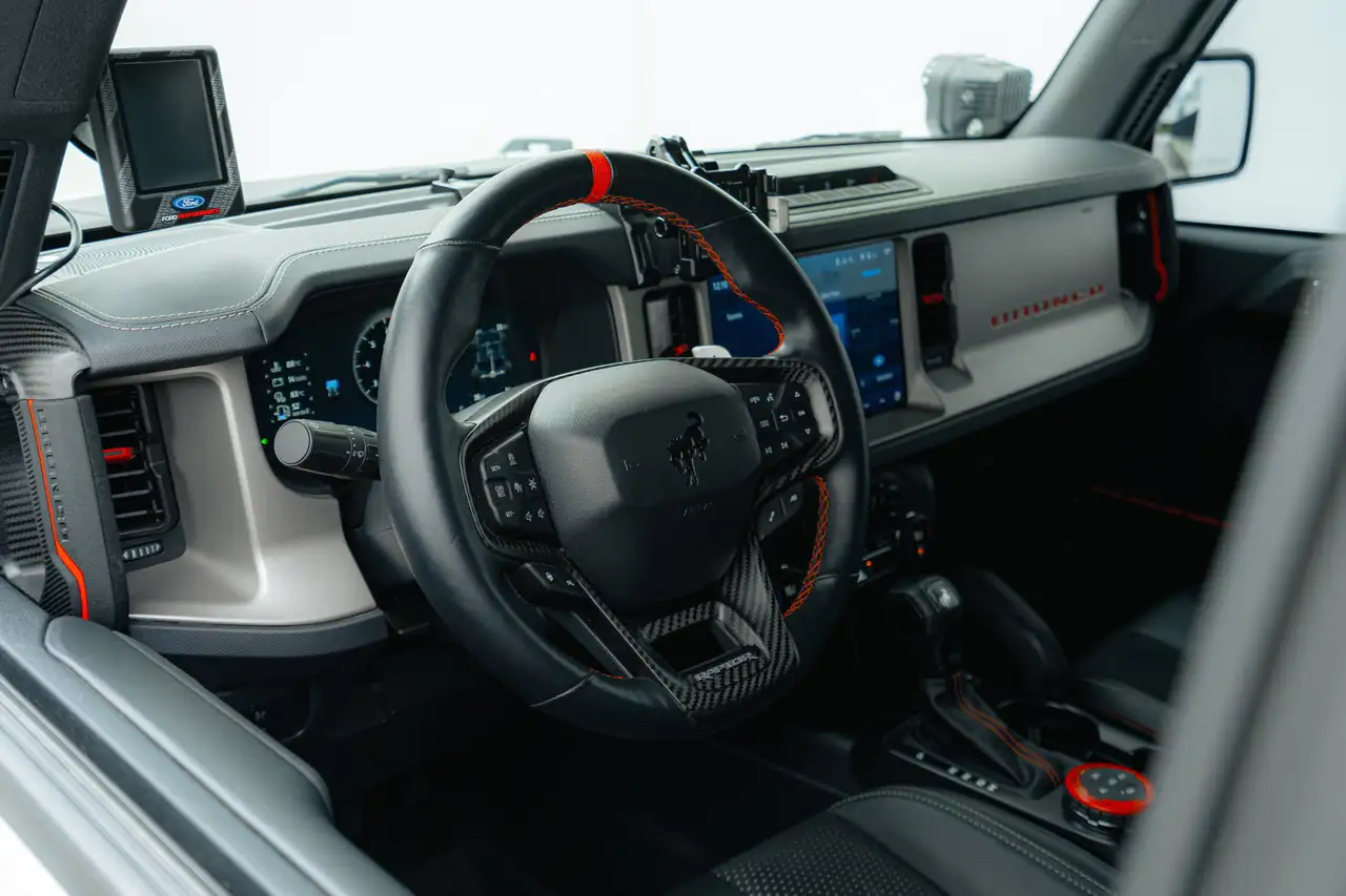 Ford Bronco - Image 12