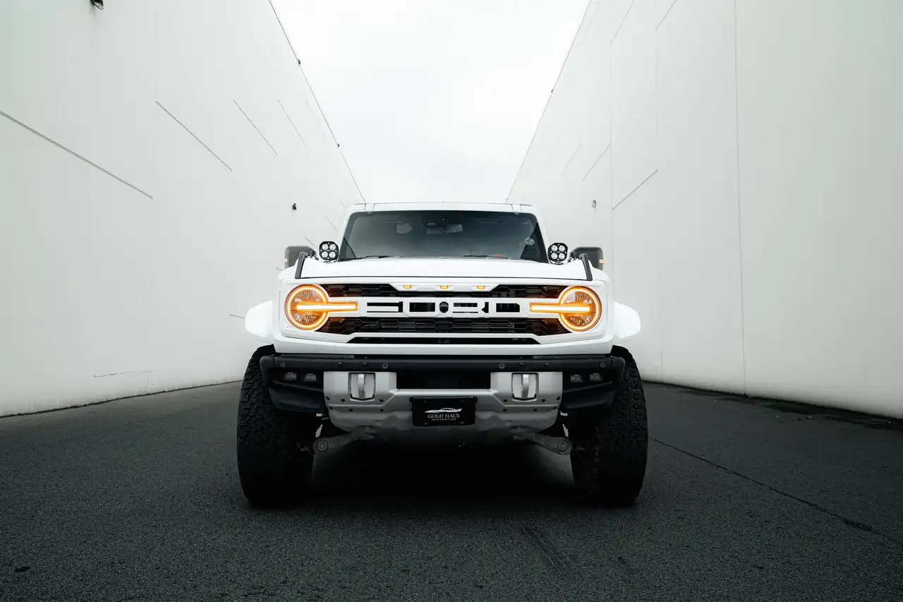 Ford Bronco - Image 2