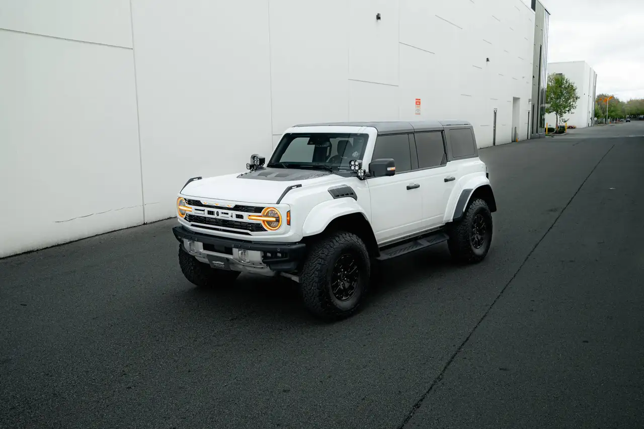 Ford Bronco - Image 4