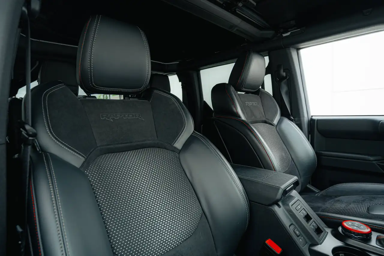Ford Bronco - Image 17