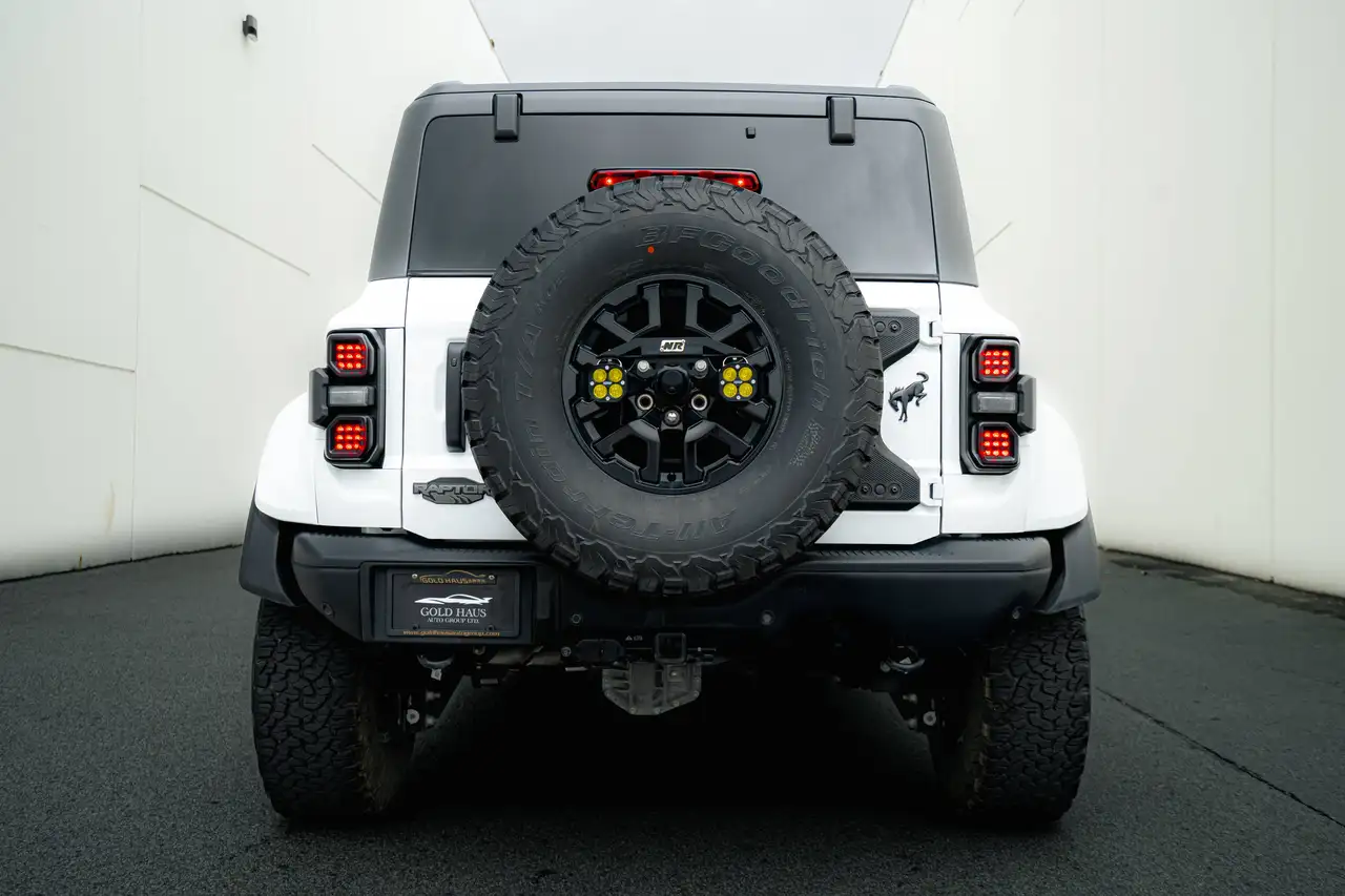 Ford Bronco - Image 11