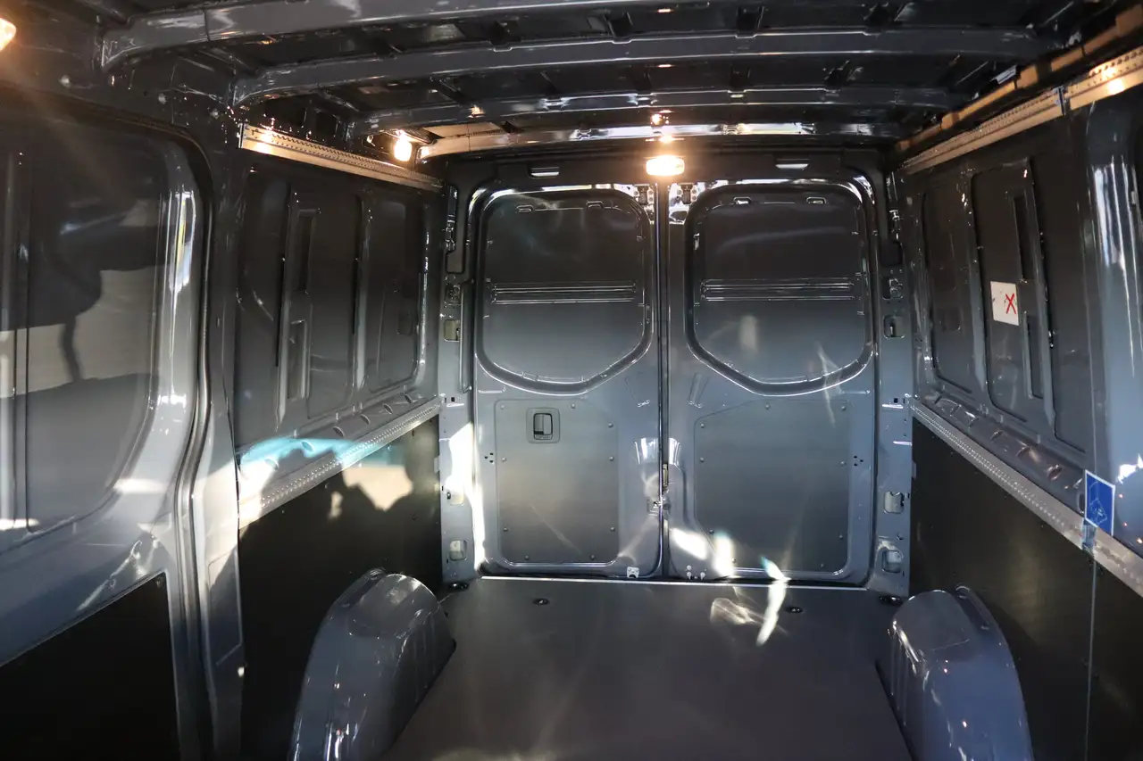 Mercedes-Benz Sprinter - Image 16