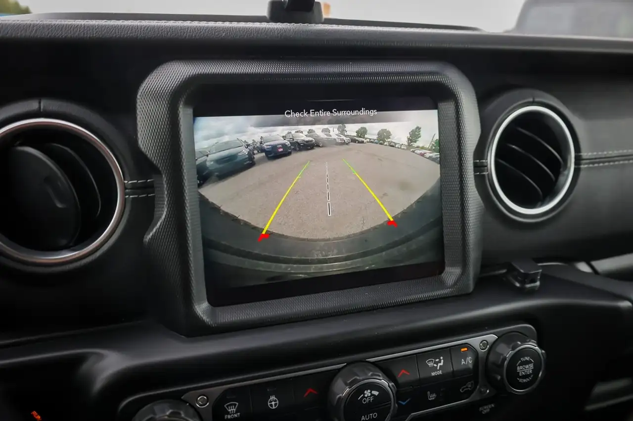 Jeep Wrangler - Image 21