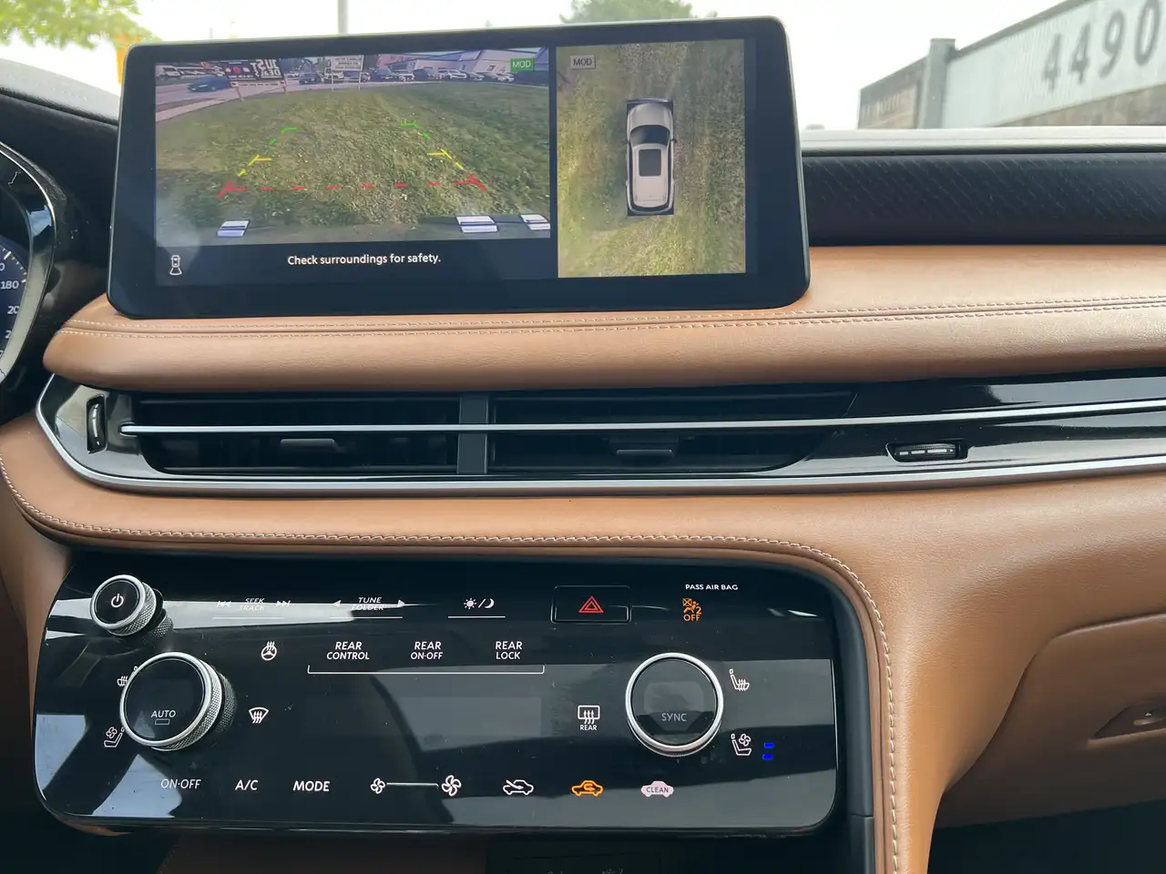 Infiniti QX60 - Image 24