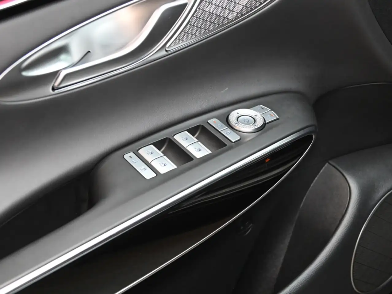 Genesis GV70 - Image 11
