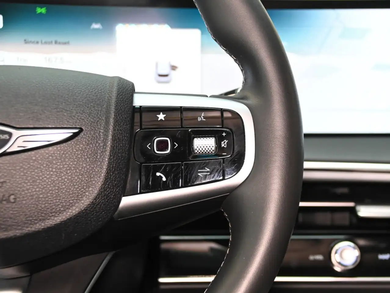 Genesis GV70 - Image 29