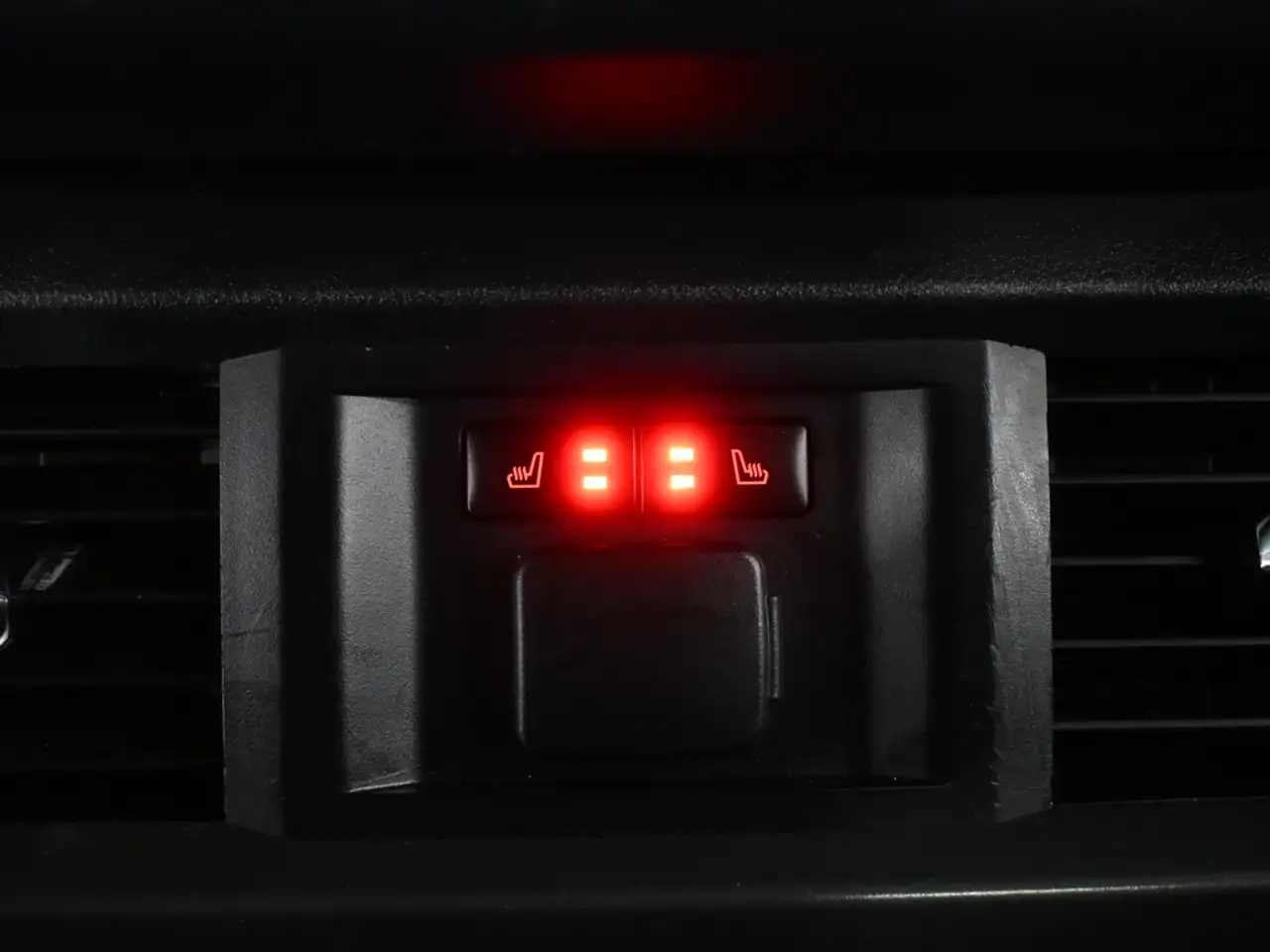 Ford F-150 - Image 25