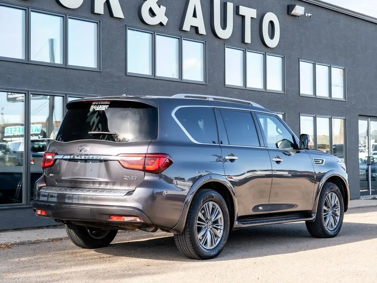 Infiniti QX80 - Image 5