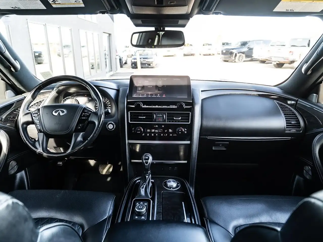 Infiniti QX80 - Image 8