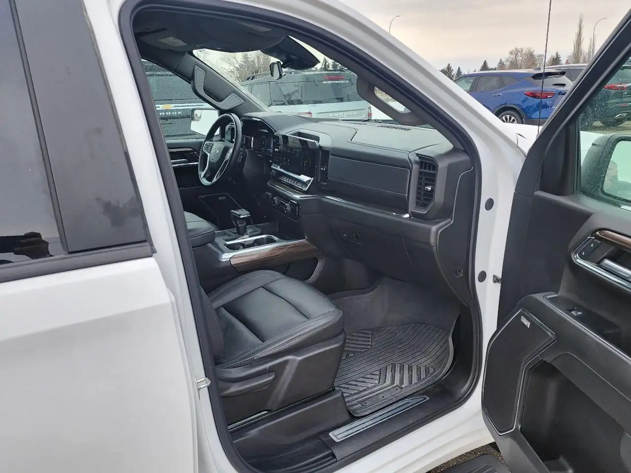 Chevrolet Silverado 1500 - Image 22