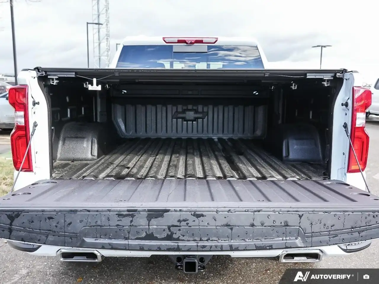 Chevrolet Silverado 1500 - Image 14