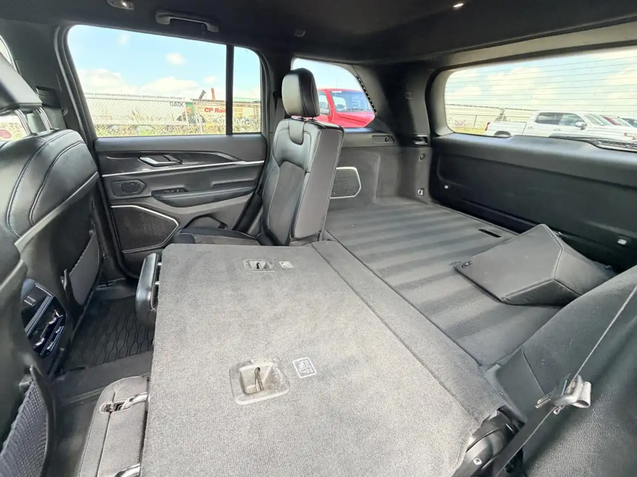Jeep Grand Cherokee - Image 26