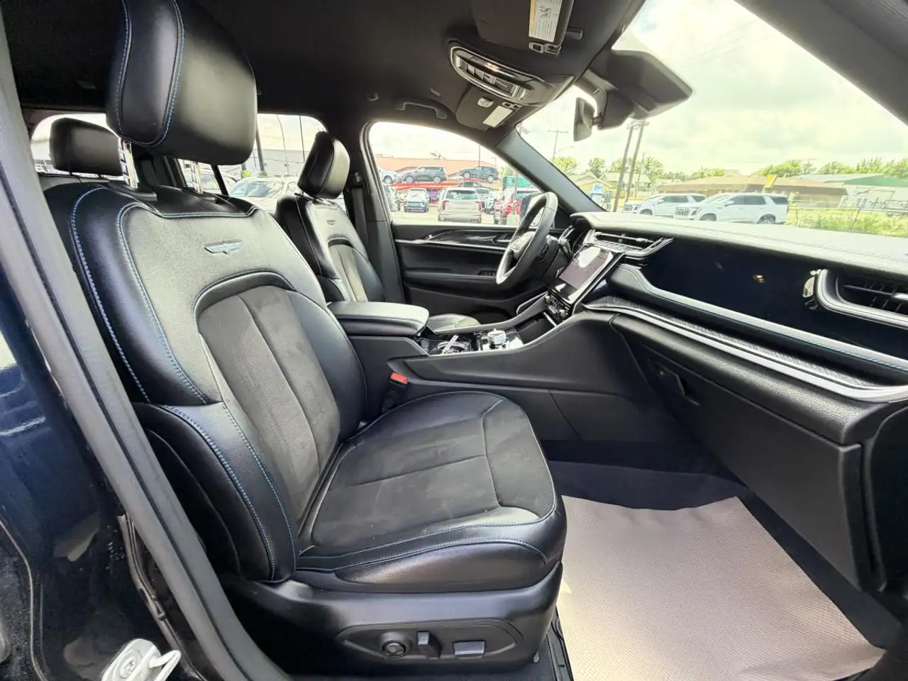 Jeep Grand Cherokee - Image 31