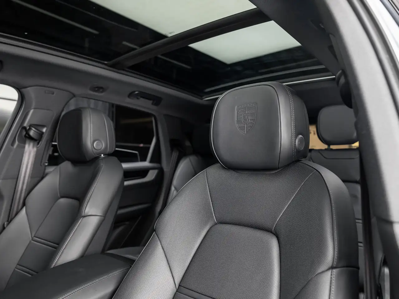 Porsche Cayenne - Image 26