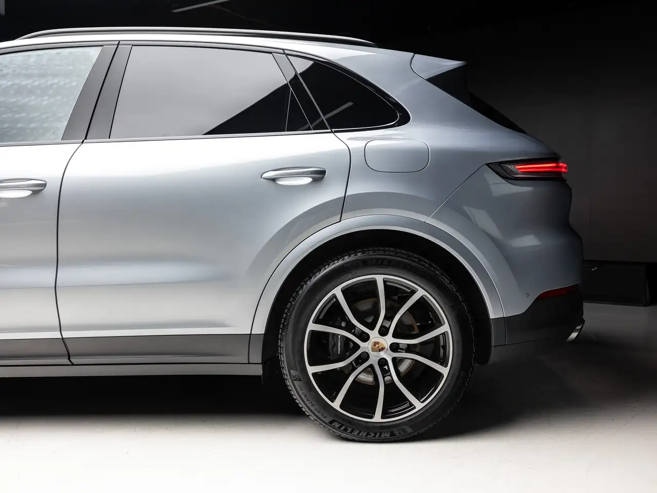 Porsche Cayenne - Image 37