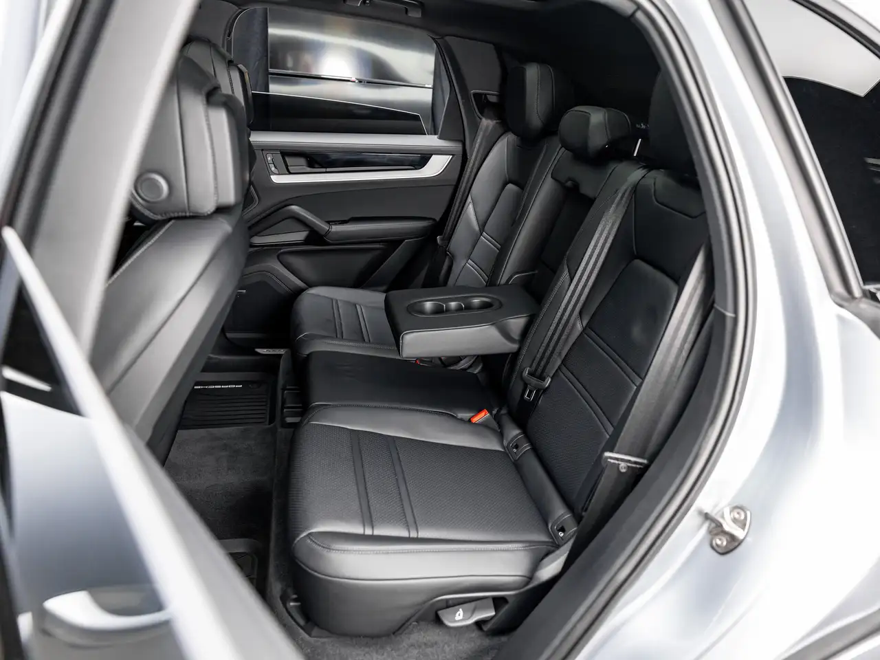 Porsche Cayenne - Image 29