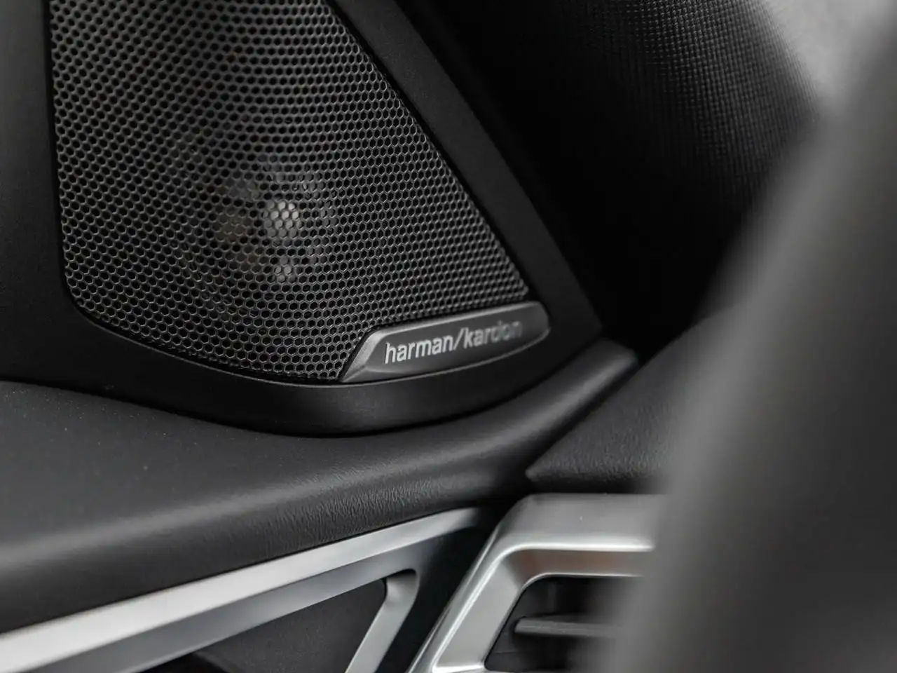 BMW i4 - Image 17