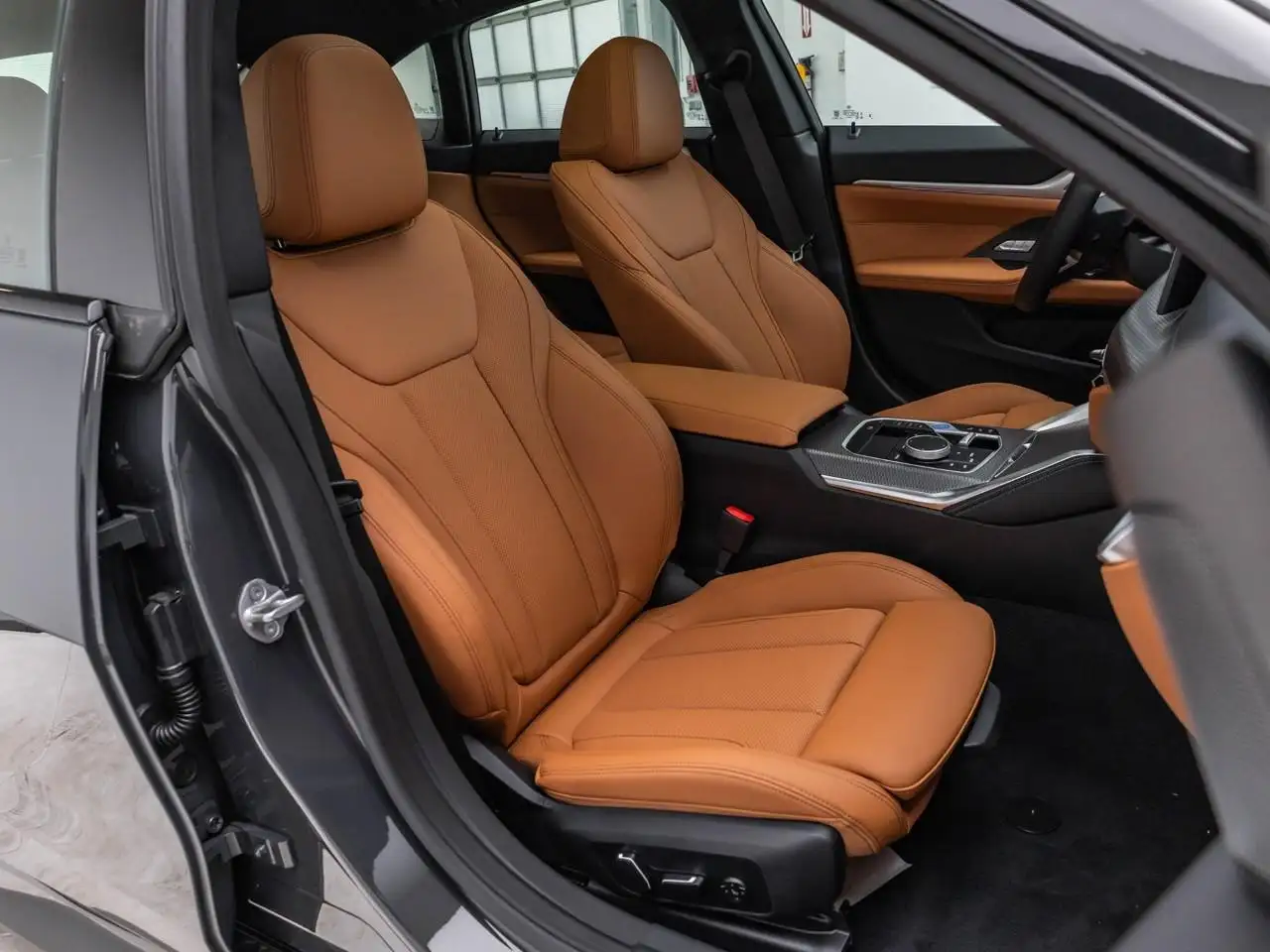 BMW i4 - Image 26