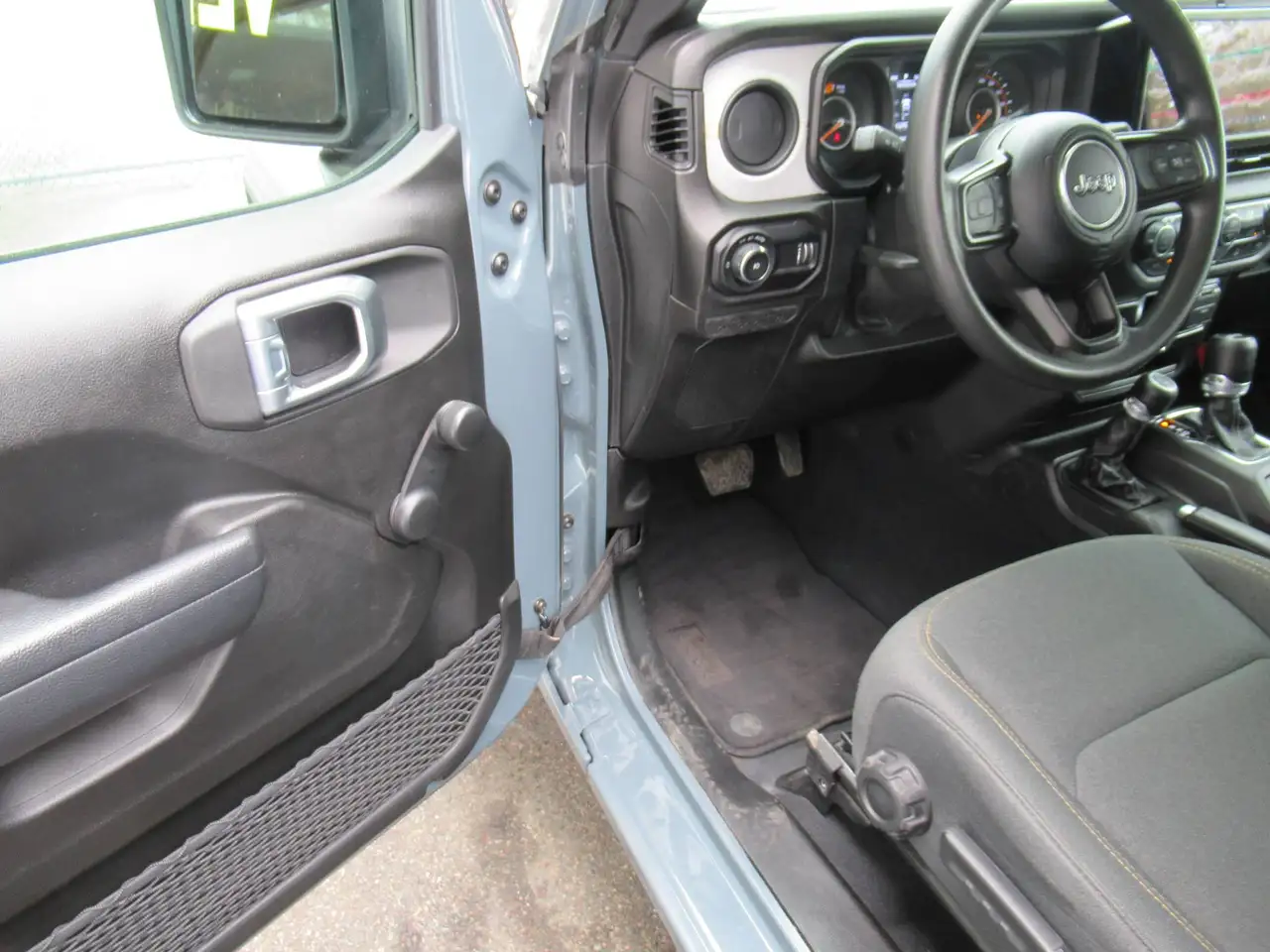 Jeep Wrangler - Image 12