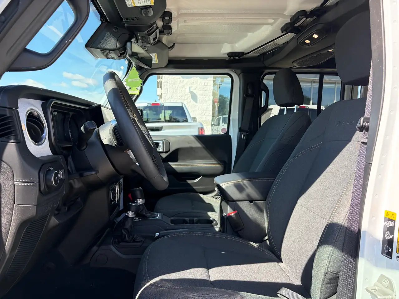 Jeep Wrangler - Image 11