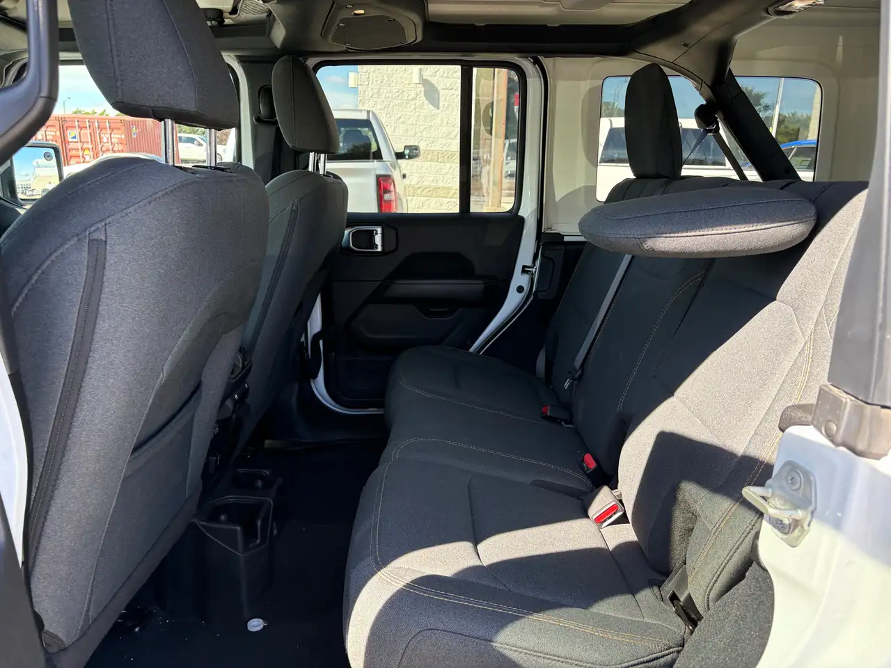 Jeep Wrangler - Image 17