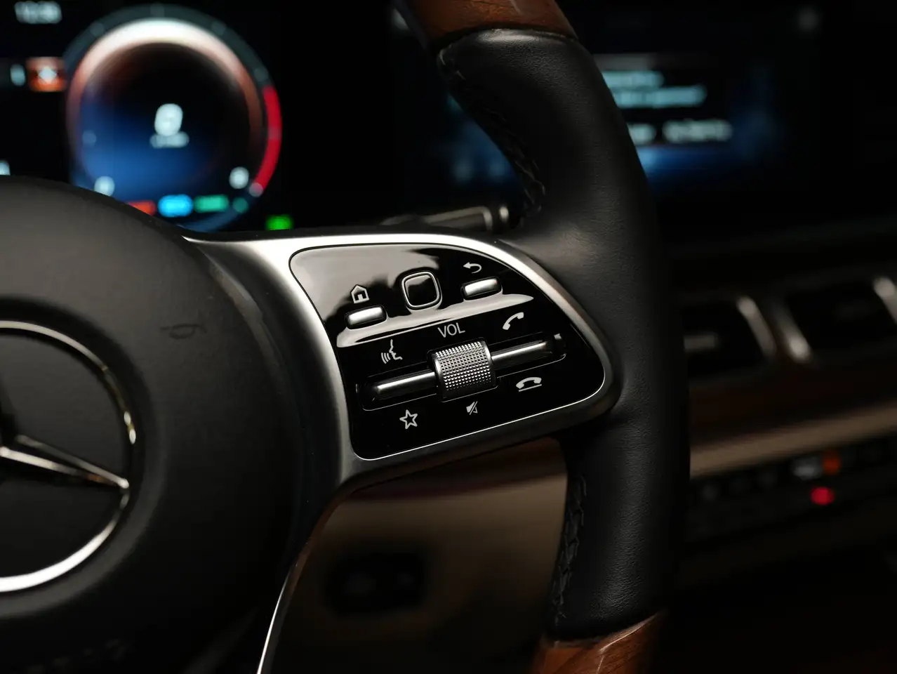 Mercedes-Benz GLE - Image 11