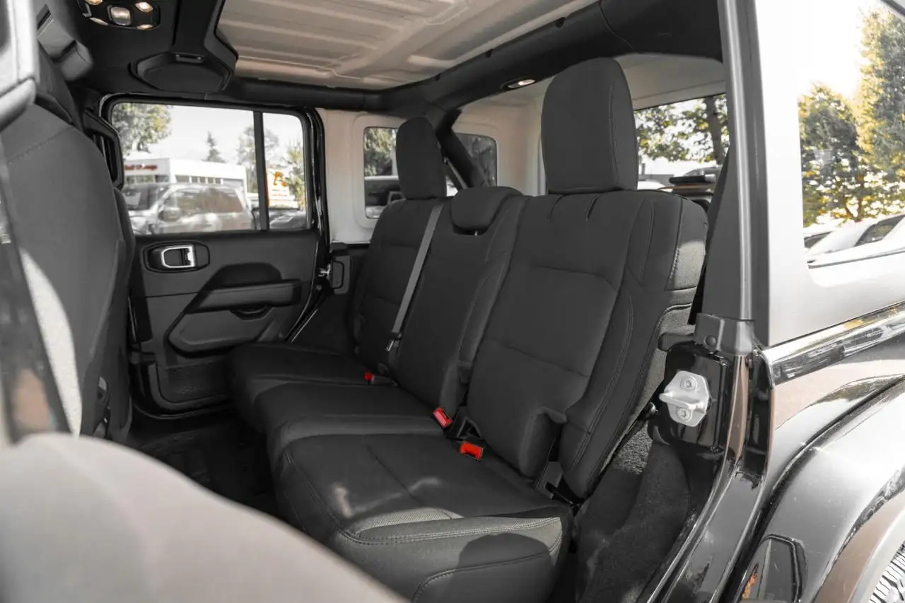 Jeep Wrangler - Image 12