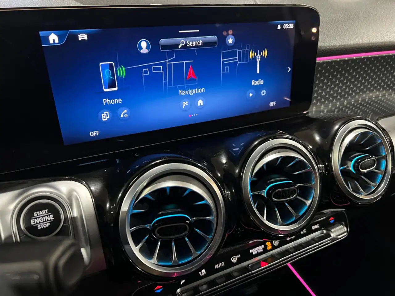 Mercedes-Benz GLB - Image 29